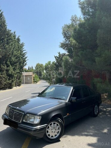 Mercedes E 220 1993, 350,000 km - 2.2 л - Göygöl