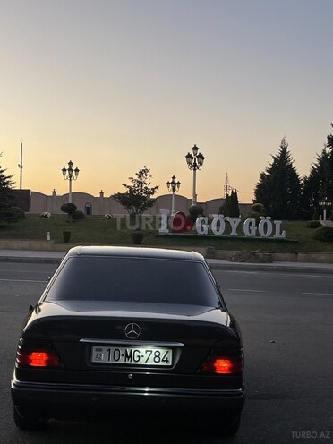 Mercedes E 220 1993, 350,000 km - 2.2 л - Göygöl
