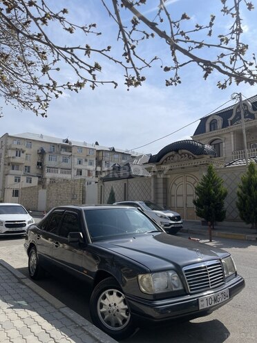 Mercedes E 220 1993, 350,000 km - 2.2 л - Göygöl