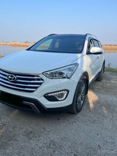 Hyundai Grand Santa Fe-2