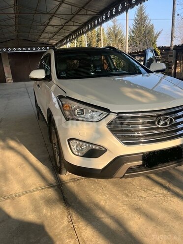 Hyundai Grand Santa Fe-5