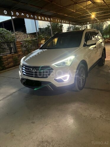 Hyundai Grand Santa Fe-4