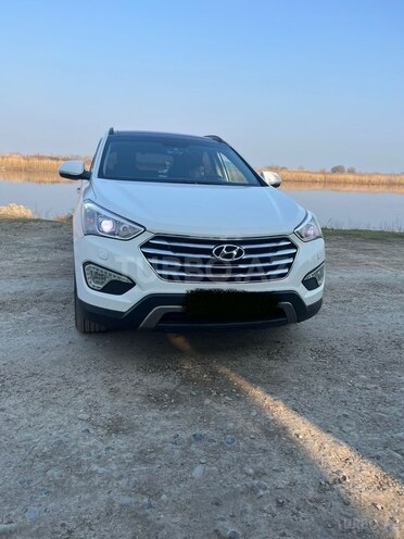 Hyundai Grand Santa Fe-1
