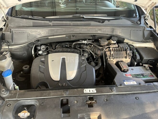 Hyundai Grand Santa Fe-14