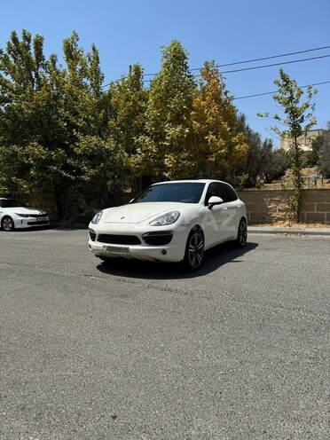 Porsche Cayenne-1