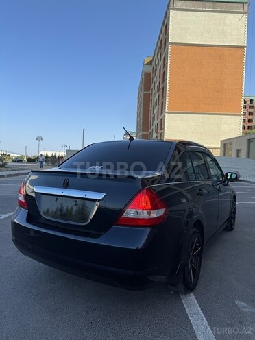 Nissan Tiida-5
