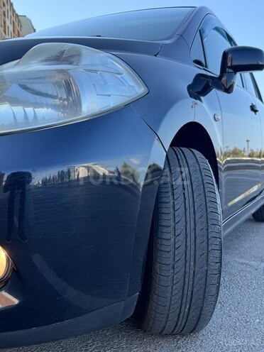 Nissan Tiida-12
