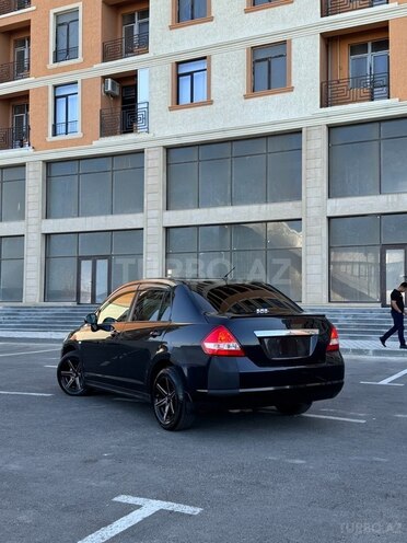 Nissan Tiida-10