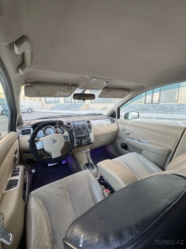 Nissan Tiida-16