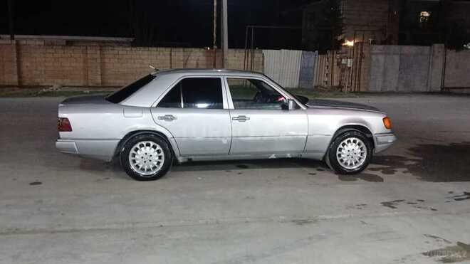Mercedes E 250 1991, 585,855 km - 2.5 l - Sabirabad