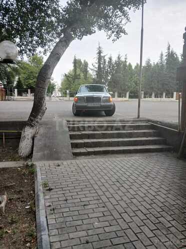 Mercedes E 250 1991, 585,855 km - 2.5 l - Sabirabad