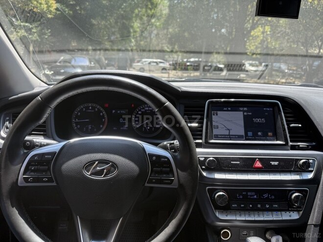 Hyundai Sonata-14