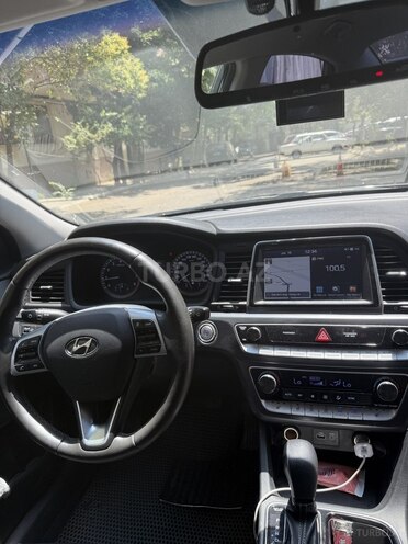 Hyundai Sonata-11
