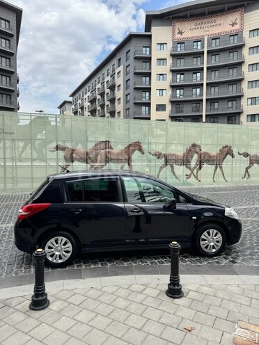 Nissan Tiida-5