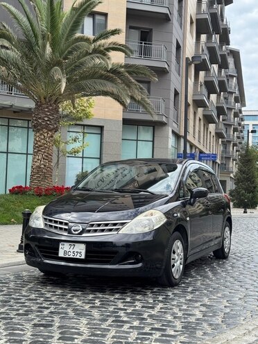 Nissan Tiida-1