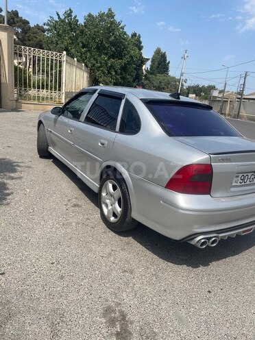 Opel Vectra-4