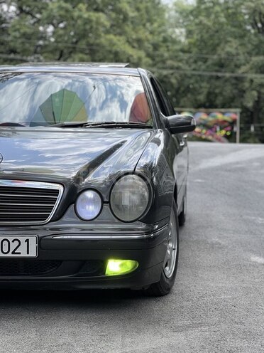 Mercedes E 220 d 2001, 374,000 km - 2.2 l - Bakı