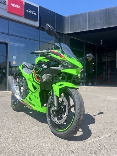 Kawasaki Ninja 500-1