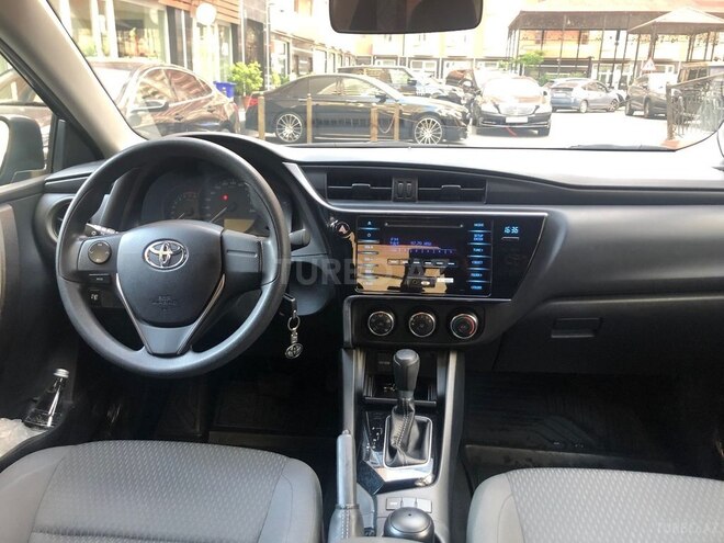 Toyota Corolla 2018, 95,000 km - 1.6 l - Bakı