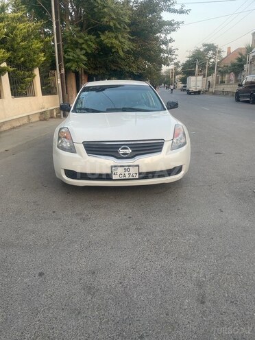 Nissan Altima-1