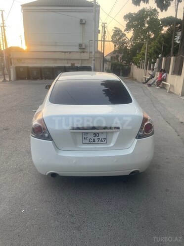 Nissan Altima-8