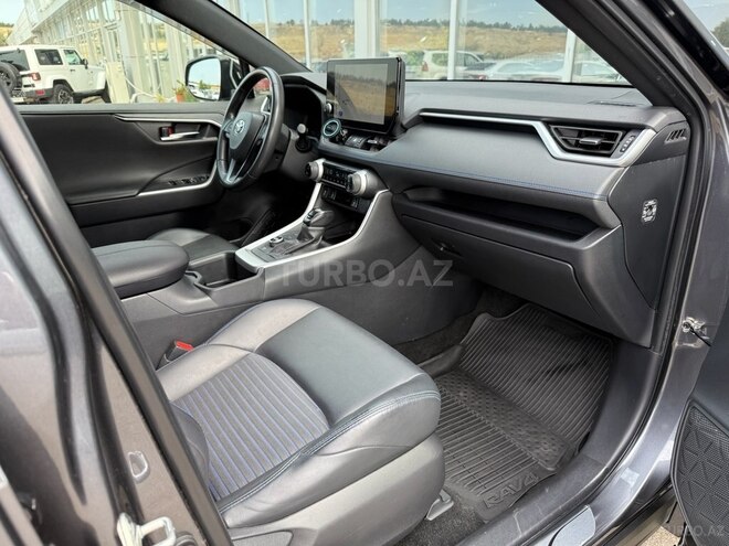 Toyota RAV4-14