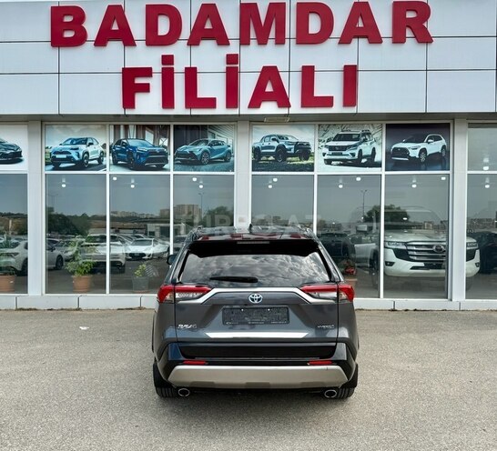 Toyota RAV4-8