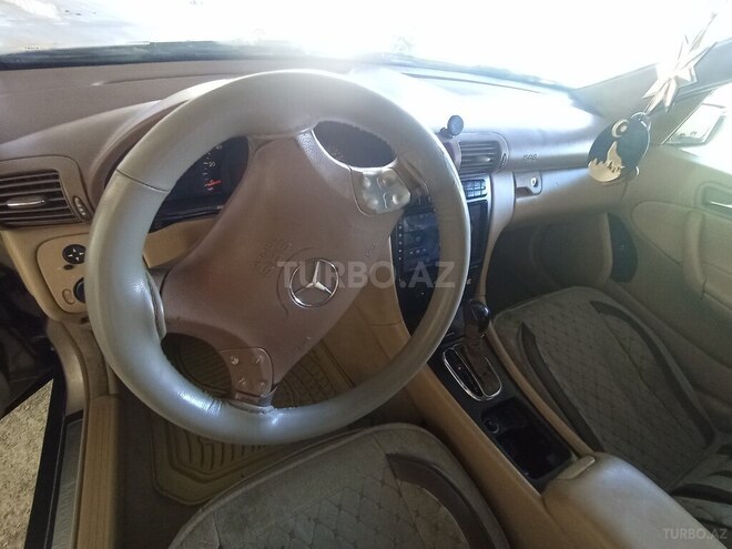Mercedes C 240 2002, 333,333 km - 2.6 l - Ucar
