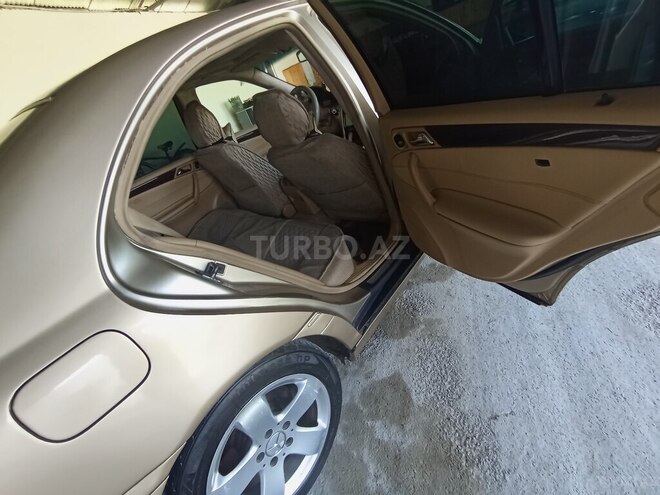 Mercedes C 240 2002, 333,333 km - 2.6 l - Ucar