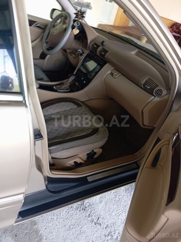 Mercedes C 240 2002, 333,333 km - 2.6 l - Ucar