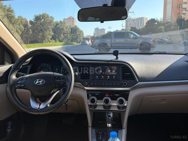 Hyundai Elantra-6