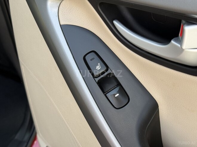 Hyundai Elantra-17