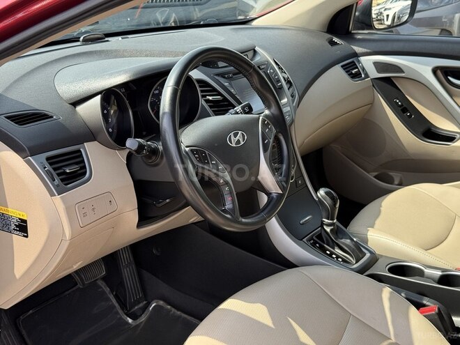 Hyundai Elantra-11