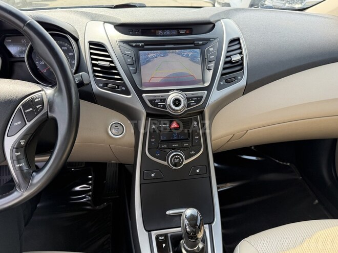 Hyundai Elantra-9