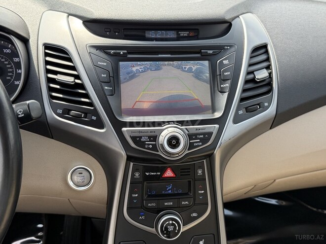 Hyundai Elantra-10