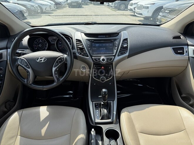 Hyundai Elantra-8