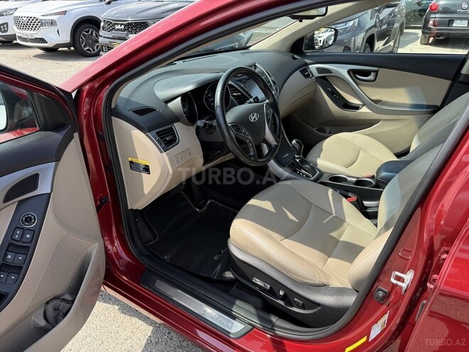 Hyundai Elantra-12