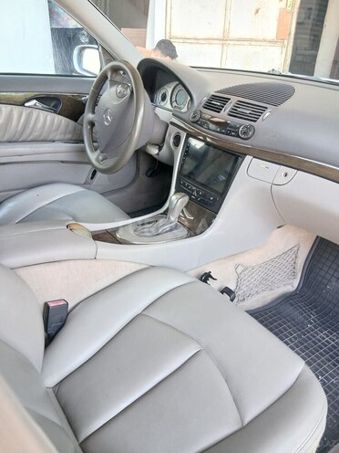 Mercedes E 240 2002, 328,100 km - 2.6 l - Bakı