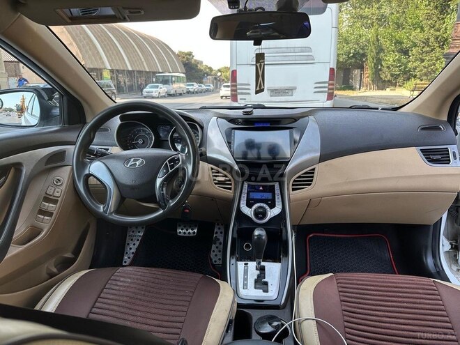 Hyundai Elantra-6