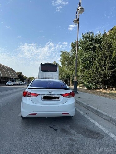 Hyundai Elantra-4