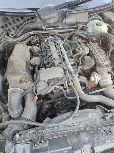 Mercedes E 220 d 2001, 334,819 km - 2.2 l - Masallı