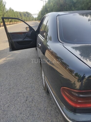 Mercedes E 220 d 2001, 334,819 km - 2.2 l - Masallı