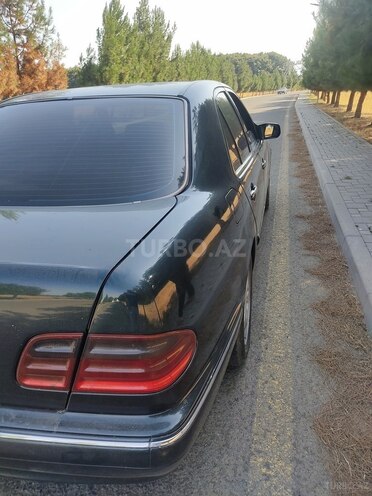 Mercedes E 220 d 2001, 334,819 km - 2.2 l - Masallı