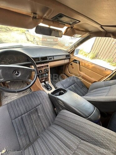 Mercedes E 220 d 1990, 360,000 km - 2.0 l - Bakı