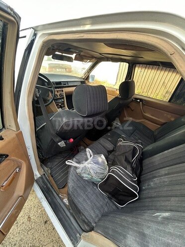Mercedes E 220 d 1990, 360,000 km - 2.0 l - Bakı
