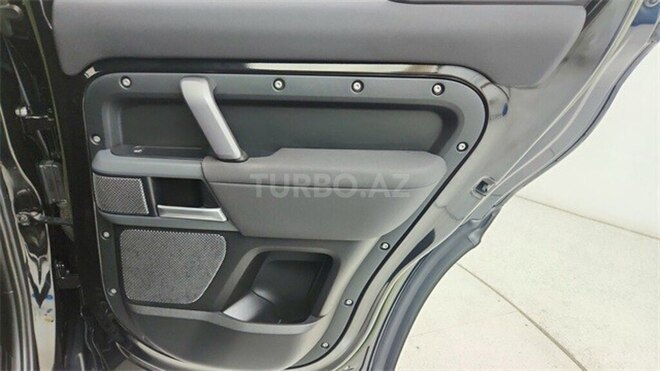 Land Rover Defender 2023, 33,251 km - 3.0 л - Bakı