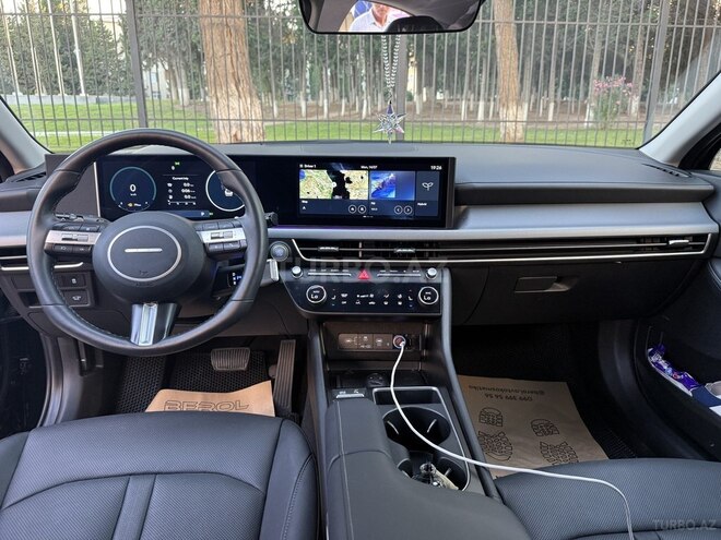 Hyundai Sonata-16