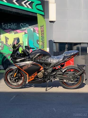 Voge 300rr-4