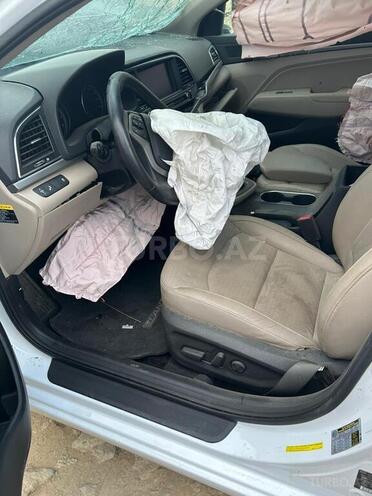 Hyundai Elantra 2016, 210,000 km - 2.0 l - Bakı