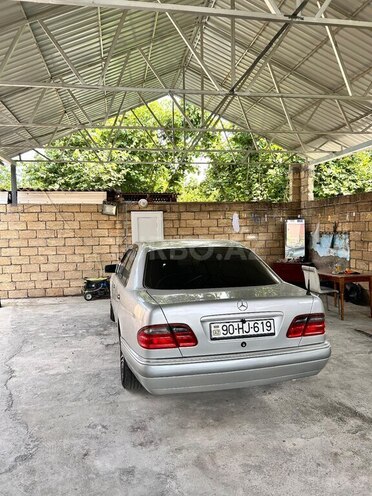 Mercedes E 200 1998, 320,000 km - 2.0 l - Bakı